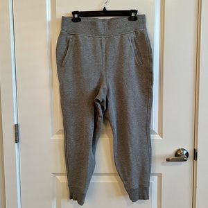 Lululemon 8 Women’s Gray Joggers Sweatpants cropped Inseam 23” Medium M Cotton